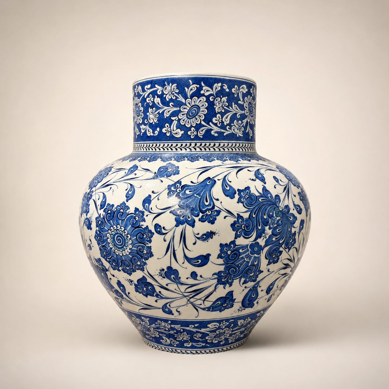 İznik blue hand-painted ceramic vase with Ottoman floral motifs — El yapımı İznik mavisi çini vazo
